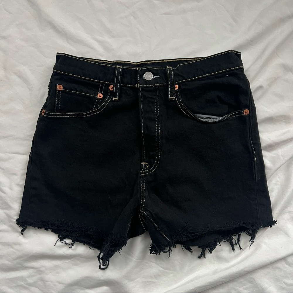 Black high waisted Levi’s denim shorts